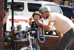 Josh Duhamel - Josh Duhamel - Out for lunch with his son in Santa Monica - April 27, 2015 - 30xHQ 0YJ5DAyT