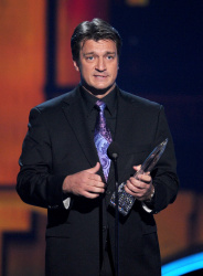 Nathan Fillion - 39th Annual People's Choice Awards at Nokia Theatre in Los Angeles (January 9, 2013) - 28xHQ 0lzwarD5