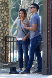 Jessica Alba - Jessica and her family spent a day in Coldwater Park in Los Angeles (2015.02.08.) (196xHQ) 0rC5pjIR