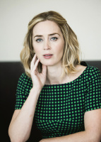 Эмили Блант (Emily Blunt) Press Conference for The Girl On the Train at the Mandarin Oriental Hotel, 25.09.2016 (26xHQ) 1cPvL9An