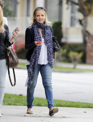 Sarah Michelle Gellar - out and about in Brentwood, 30 января 2015 (28xHQ) 1elbKWPE