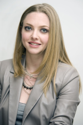 Amanda Seyfried - Gone press conference portraits by Vera Anderson (Beverly Hills, February 10, 2012) - 8xHQ 23QP3w4L