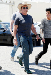 Arnold Schwarzenegger - seen out in Los Angeles - April 18, 2015 - 72xHQ 361HzH5X