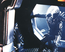 Ian Holm, Sigourney Weaver - постеры и промо стиль к фильму "Alien (Чужой)", 1979 (70хHQ) 3DXZW0Qe