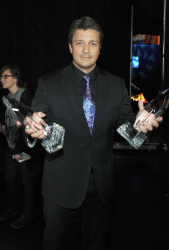 Nathan Fillion - 39th Annual People's Choice Awards at Nokia Theatre in Los Angeles (January 9, 2013) - 28xHQ 3WYtUNOP