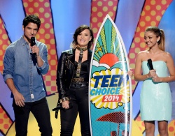 Demi Lovato and Cher Lloyd - Performing Really Don't Care at the Teen Choice Awards. August 10, 2014 - 45xHQ 406qDKj1
