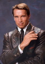 Arnold Schwarzenegger - Harry Langdon Portraits (Los Angeles, June 13, 1985) - 14xHQ 4NSrEAS3
