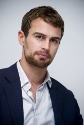 Theo James - Theo James - Insurgent press conference portraits by Magnus Sundholm (Beverly Hills, March 6, 2015) - 14xHQ 4VLv1PW5
