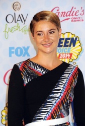 Shailene Woodley - 2014 Teen Choice Awards, Los Angeles August 10, 2014 - 363xHQ 5RAMAckN