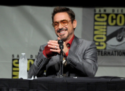 Robert Downey Jr. - "Iron Man 3" panel during Comic-Con at San Diego Convention Center (July 14, 2012) - 36xHQ 6J7QgVXY
