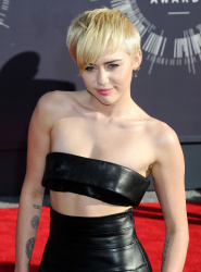 Miley Cyrus - 2014 MTV Video Music Awards in Los Angeles, August 24, 2014 - 350xHQ 6ZYq5Uup
