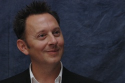 Michael Emerson - Lost press conference portraits, october 22, 2006 - 3xHQ 7AathjyM