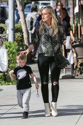 Hilary Duff - Out and about in Beverly Hills, 7 января 2015 (17xHQ) 92PoV3ih