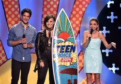 Demi Lovato and Cher Lloyd - Performing Really Don't Care at the Teen Choice Awards. August 10, 2014 - 45xHQ 9GWV8QsR