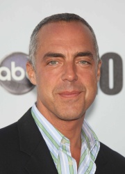 Titus Welliver - arrives at ABC's Lost Live The Final Celebration (2010.05.13) - 6xHQ 9gZ3SA39