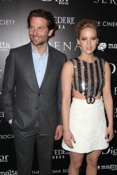 Jennifer Lawrence и Bradley Cooper - Attends a screening of 'Serena' hosted by Magnolia Pictures and The Cinema Society with Dior Beauty, Нью-Йорк, 21 марта 2015 (449xHQ) Ajqqz4pg