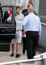 Louis Tomlinson - Arriving into Sydney Airport in Sydney, Australia - February 5, 2015 - 7xHQ AsM03Gkr