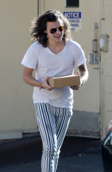 Harry Styles - Out in Beverly Hills, California - January 23, 2015 - 15xHQ BbhPHrvH