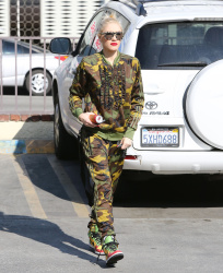 Gwen Stefani - Out and about in LA, 19 января 2015 (24xHQ) BxwwiaHO