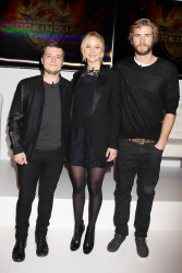 Jennifer Lawrence, Liam Hemsworth, Josh Hutcherson - 'The Hunger Games: Mockingjay - Part 1' Press Conference at Park Hyatt Hotel, Нью-Йорк, 15 ноября 2014 (27xHQ) C5Un376T