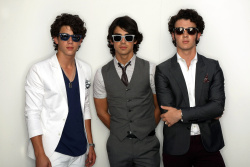 The Jonas Brothers - Teen Choice Awards Portraits, 2008.08.03 - 3xHQ D28z97Ay