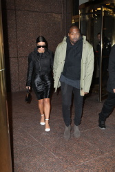 Kim Kardashian and Kanye West - Out and about in New York City, 8 января 2015 (54xHQ) D6Lqh6WY