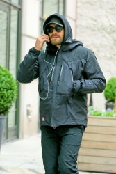 Jake Gyllenhaal - Out & About In New York City 2015.06.01 - 22xHQ DhFXQwQw