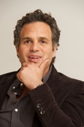 Mark Ruffalo - Marvel's The Avengers press conference portraits by Vera Anderson (Los Angeles, April 13, 2012) - 8xHQ E0oIIlUF