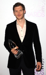 Joseph Morgan, Persia White - 40th People's Choice Awards held at Nokia Theatre L.A. Live in Los Angeles (January 8, 2014) - 114xHQ EqKQQ76C