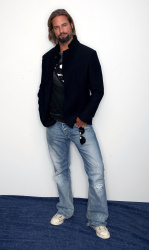 Josh Holloway - 2008 Teen Choice Awards Portraits - 2xHQ F9iR38ZS