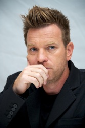 Ewan McGregor - 'The Impossible' Press Conference Portraits by Vera Anderson - September 8, 2012 - 6xHQ FJJbIRrr