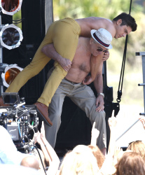 Zac Efron & Robert De Niro - On the set of Dirty Grandpa in Tybee Island,Giorgia 2015.04.30 - 140xHQ FVebMGi6