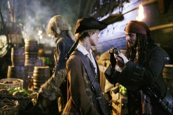 Johnny Depp, Orlando Bloom, Keira Knightley, Jack Davenport - Промо стиль и постеры к фильму"Pirates of the Caribbean: Dead Man's Chest (Пираты Карибского моря: Сундук мертвеца)", 2006 (39xHQ) FbyLgBq3