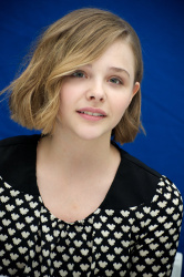 Chloe Moretz - Let Me In press conference portraits by Vera Anderson (Hollywood, September 28, 2010) - 10xHQ Fgtq85cZ
