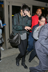 Kendall Jenner - Arriving at LAX airport, 2 января 2015 (55xHQ) G5PCi5rs