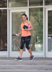 Kelly Brook - Heads to the gym in LA - February 26, 2015 (72xHQ) GFkufMNj