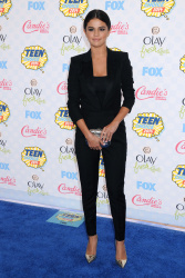 Selena Gomez - At the FOX's 2014 Teen Choice Awards, August 10, 2014 - 393xHQ GomVfwFr
