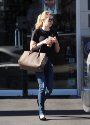 Emma Roberts - Out and about in LA, 5 января 2015 (11xHQ) GwTjwwTe