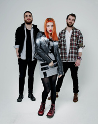 Paramore (Hayley Williams,  Jeremy Davis, Taylor York) - Chris McAndrew Photoshoot for The Guardian (February, 2013) - 35xHQ HCYnQSUd