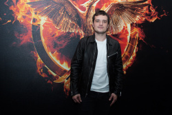 Josh Hutcherson - The Hunger Games: Mockingjay. Part 1 press conference portraits by Herve Tropea (London, November 10, 2014) - 10xHQ HzutAOzI