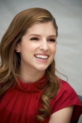 Anna Kendrick - End Of Watch press conference portraits by Vera Anderson (Toronto, September 10, 2012) - 6xHQ I7yqSQbP