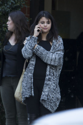 Selena Gomez - Leaving Mr Chow Restaurant in Beverly Hills, 15 января 2015 (11xHQ) IfbIHkJC