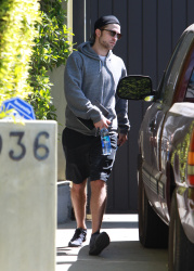 Robert Pattinson - Robert Pattinson - was spotted heading out after another session with his personal trainer - April 6, 2015 - 14xHQ JPOnDinY
