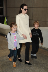 Angelina Jolie - LAX Airport - February 11, 2015 (185xHQ) JXJH0soB