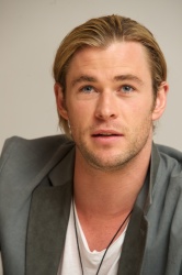 Chris Hemsworth - The Avengers press conference portraits by Vera Anderson (Beverly Hills, April 13, 2012) - 8xHQ Js93Rgo0