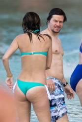 Mark Wahlberg - and his family seen enjoying a holiday in Barbados (December 26, 2014) - 165xHQ KLp4qI1i
