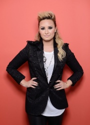 Demi Lovato - Teen Choice Awards portraits 2013 - 3xHQ Km82uRKi