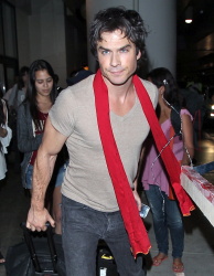 Ian Somerhalder - Spotted at LAX Airport in Los Angeles (July 24, 2014) - 24xHQ LDMEqZci