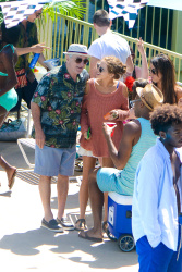 Zac Efron and Robert De Niro - film scenes for 'Dirty Grandpa' at Tybee Sea and Breeze Hotel in Tybee Island, Georgia - May 6, 2015 - 33xHQ LMiX6XbY