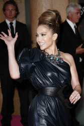 Jennifer Lopez - 'The Back-Up Plan' UK Premiere in London (April 28, 2010) - 206xHQ M1hIE2YP